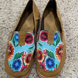 Ariat cruisers size 9.5